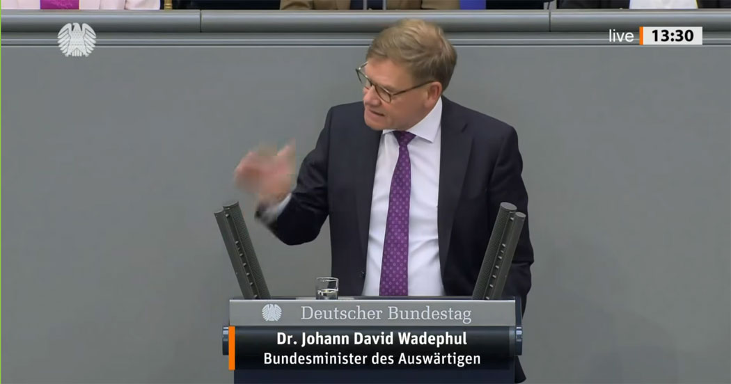Der erklärt grade so eine Art Intifada gegen den politischen Gegner