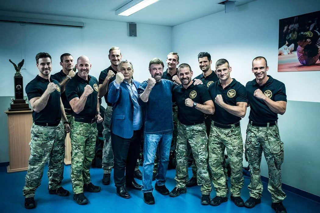 Chuck Norris macht Werbung für Orbáns „harte Jungs“