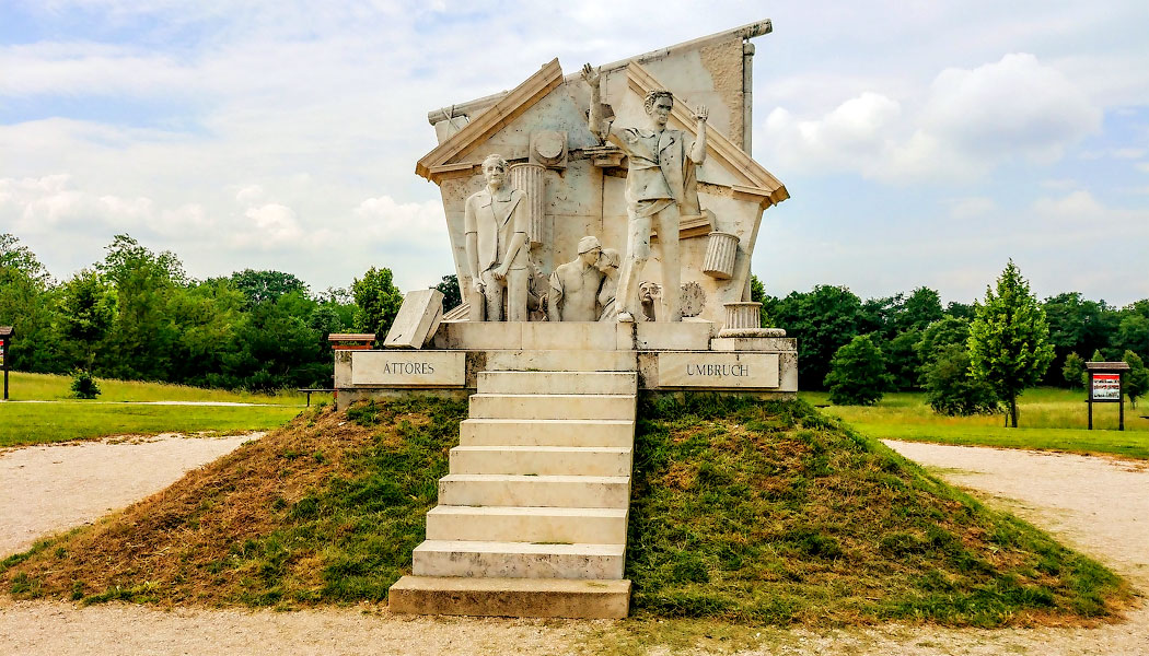 Denkmal: ÁTTÖRÉS - UMBRUCH