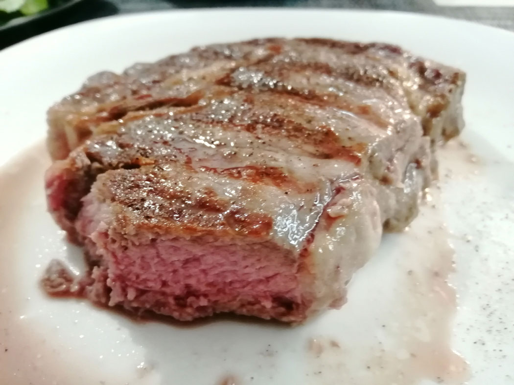 Ribeye-Steak vom Grill. Ein Traum.