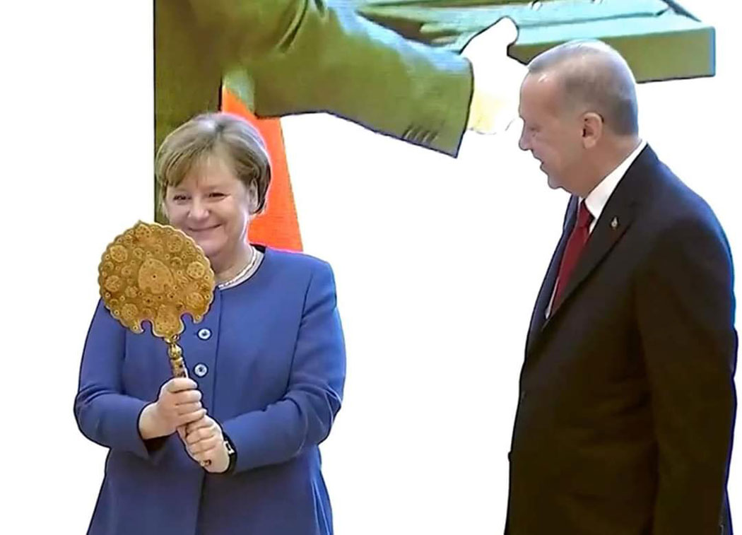 Spieglein, Spieglein in der Hand, wer ist die...